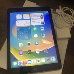 9.7” Apple iPad 5th Generation 32GB Wifi 