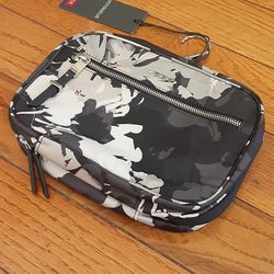 TUMI VOYAGEUR YIMA COSMETIC CASE 