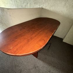 “Large Solid Wood Coffee Table | PODCAST TABLE |Modern Curved Design | Great Condition”  50$