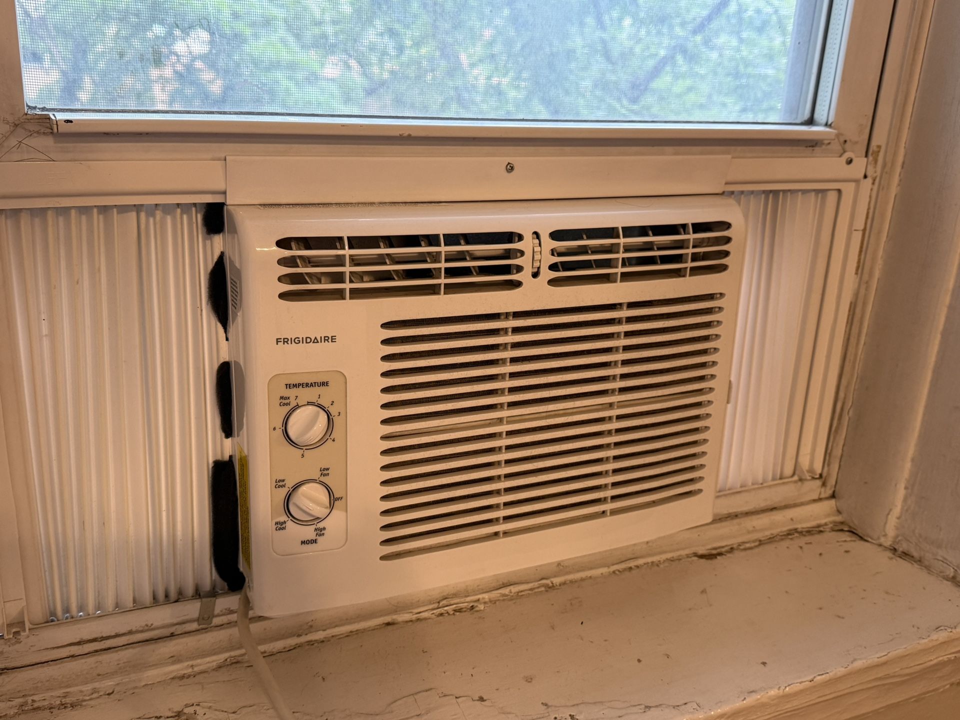 MOVE OUT SALE Frigidaire Window AC – Works Great
