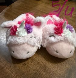Girl slippers