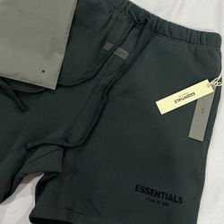 Essentials Shorts 