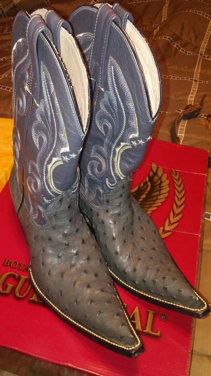 Botas de avestruz color gris rata size 8 mens for Sale in Melrose