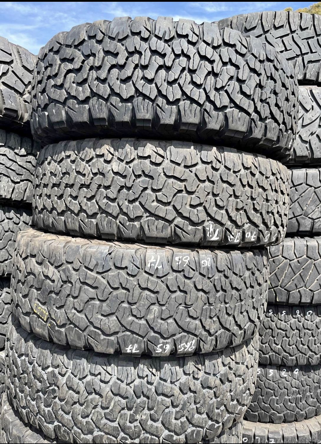 265/65r17 bfgoodrich Ko2 Tires Con 80% De Vida 