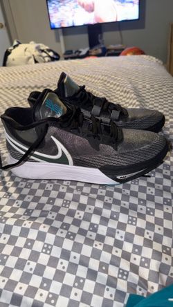 Basketball shoes
