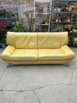 Post modern Italian Nicolette white vintage sofa 70’s 60’s