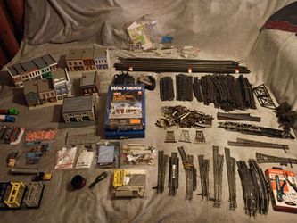 HO train set with everything you see in pictures