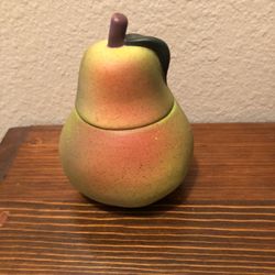 Realistic, looking Pear 🍐 scented candle Never used
