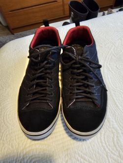 Men's Northface Size 9.5 Tennis Shoes