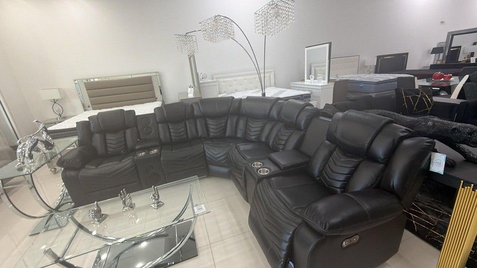 Sectional Recliner For Sale. Es Nuevo