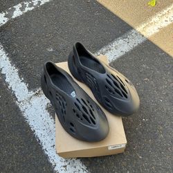 Yeezy Foam RNNR ‘Onyx’
