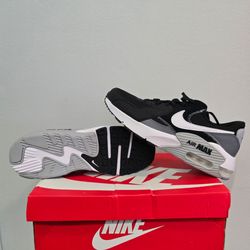 Nike Air Max Excee size 9.5
