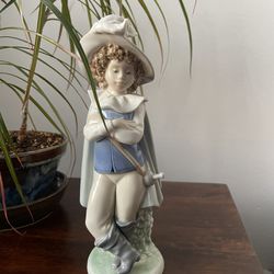 Nao By Lladro Porcelain Figurine “Musketeer Swordsman”