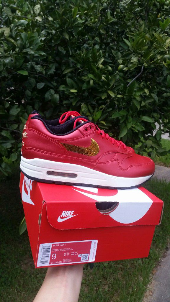 New Women Nike Air Max 1 size 9
