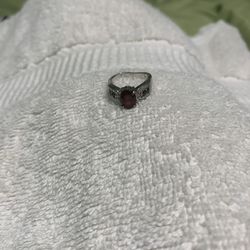 Thailand Silver Garnet Ring