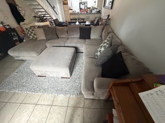 Large Gray Fabric Sectional Sofa with Ottoman