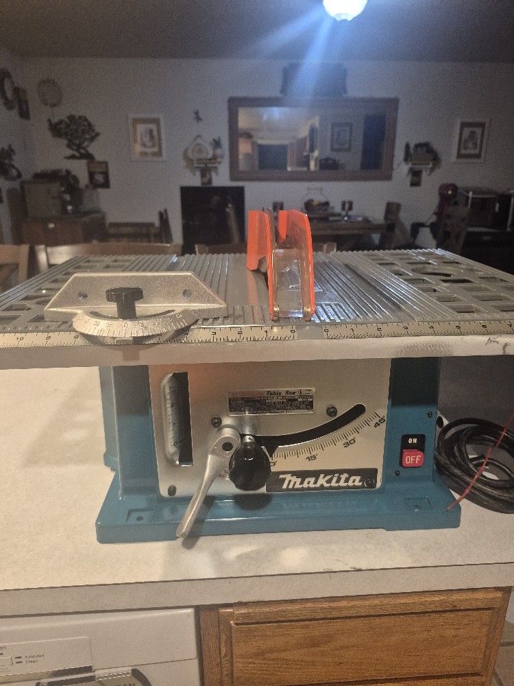 Makita Table Saw 2708