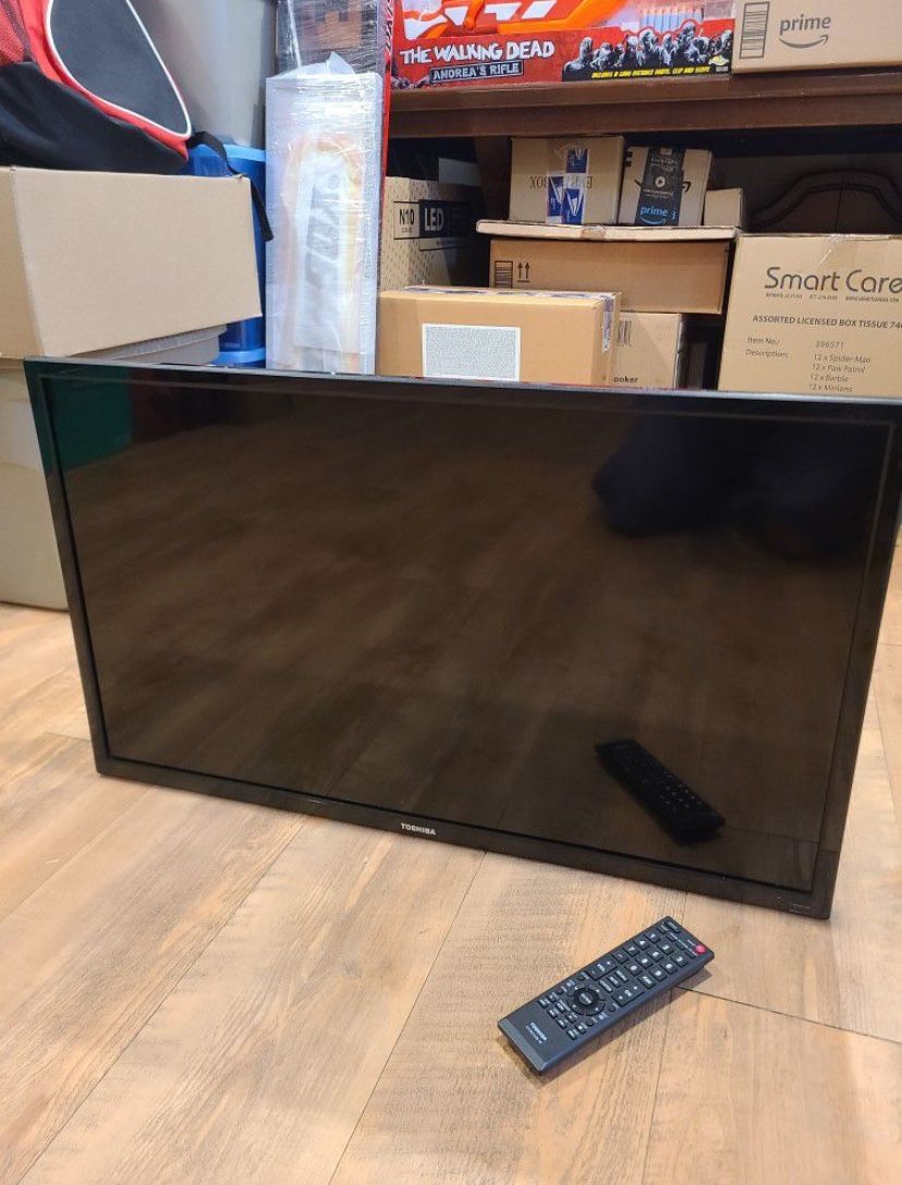 32" Toshiba Flatscreen TV 1080P HD