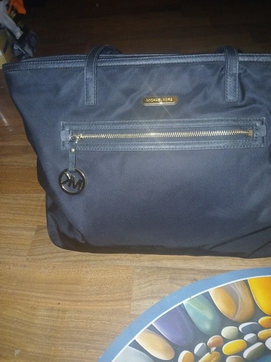 Medium Sze Michael Kors purse..