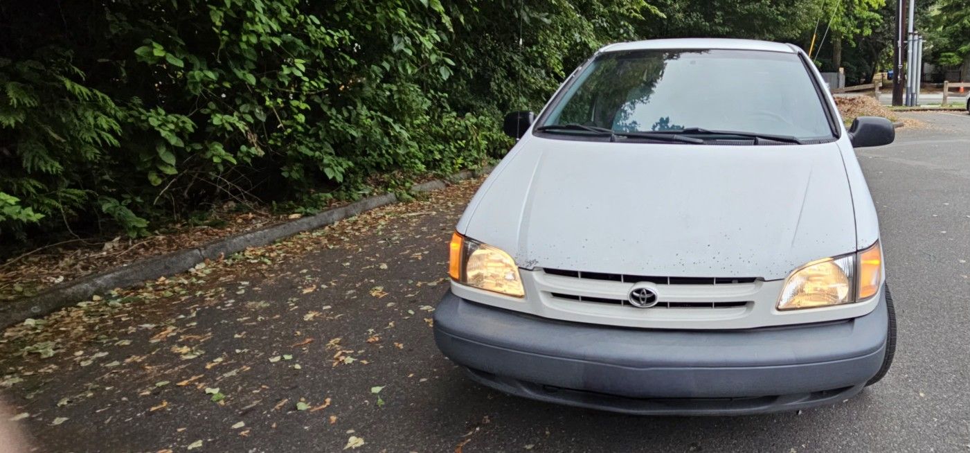 1998 Toyota Sienna