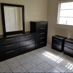 Dresser Whit Mirror, Chest And 2 Nightstands - Cómoda Con Espejo , Gavetero Y 2 Mesitas De Noche 