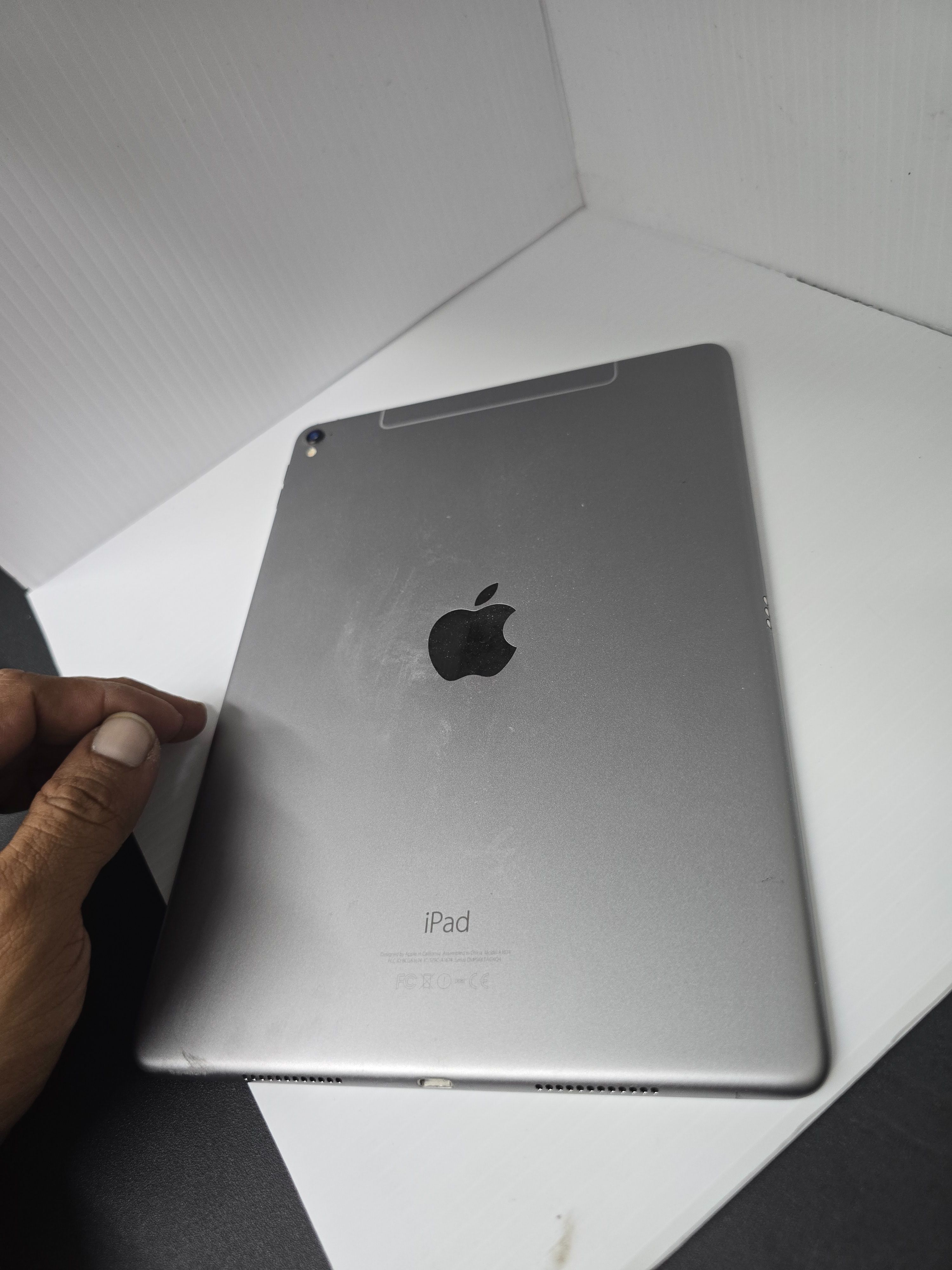 iPad Pro 9.7"(128 GB) Unlocked