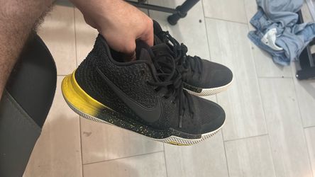 Kyrie 3 black yellow