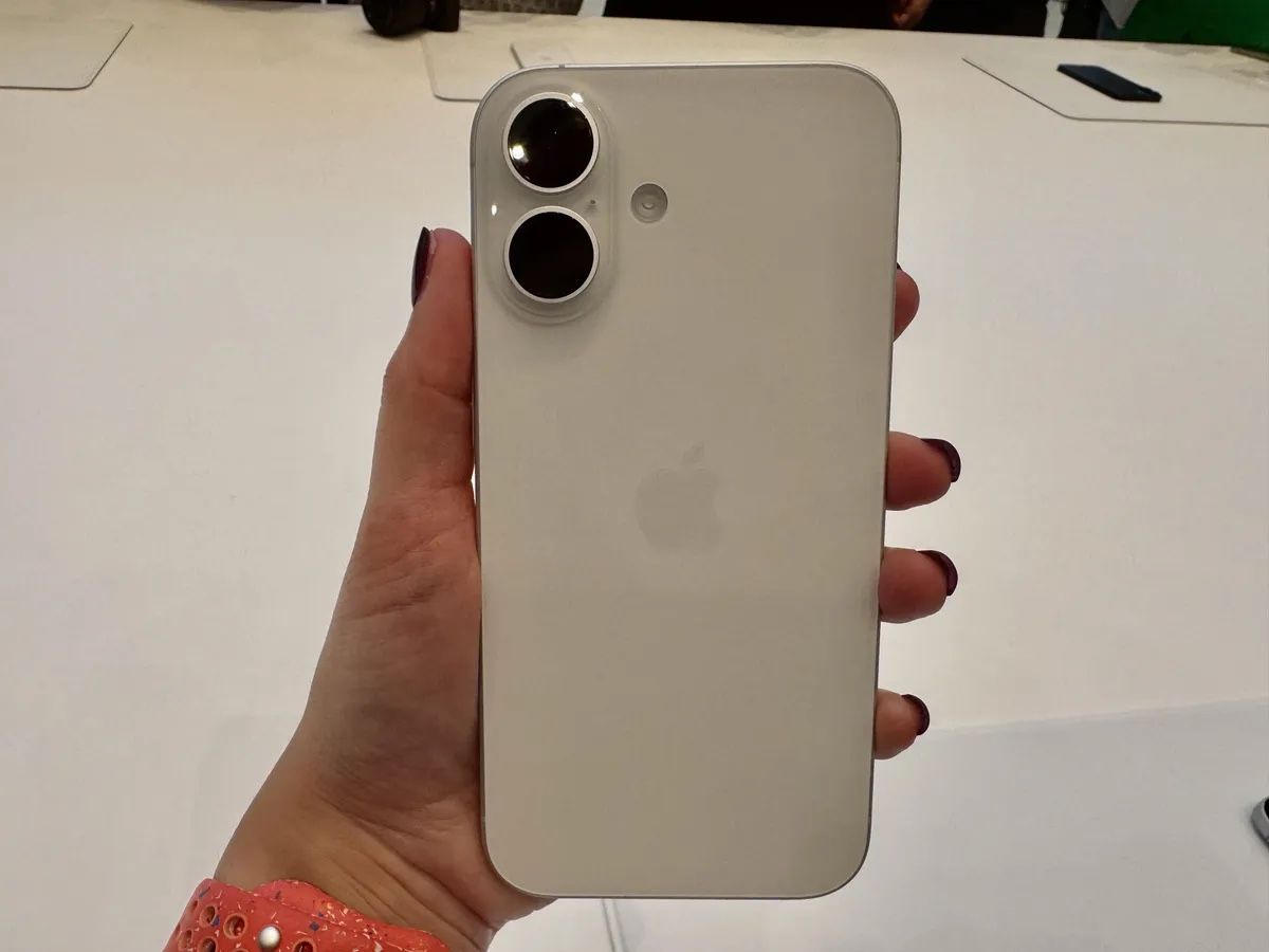 iPhone 16 White 128gb