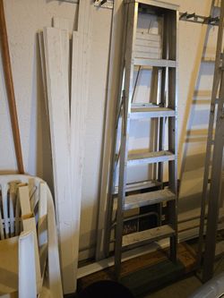 6 Foot Aluminum Step Ladder. Folds