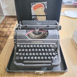 Underwood 1949 Like New Type Writer