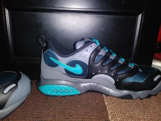 New ! Mens. Size 10. Terra humara