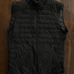 Lululemon Down For It All Vest - Black No Size Tag but fits like S-M Zipper broken.