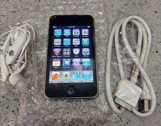 Apple iPod touch 2nd gen 8GB 500+ Songs and GAMES RARE