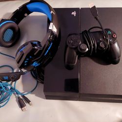 Ps4 With Controller And Headphones