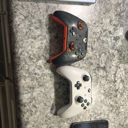 2 Xbox Controllers 