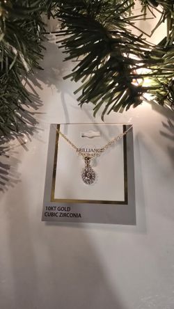 New 10KT Gold Virgin Mary Necklace 14"