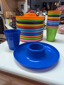 Great Plate Party Plate w/Built-in Cup Holder