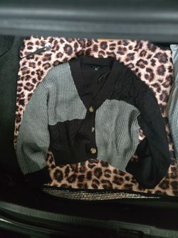 Small crop knit sweater