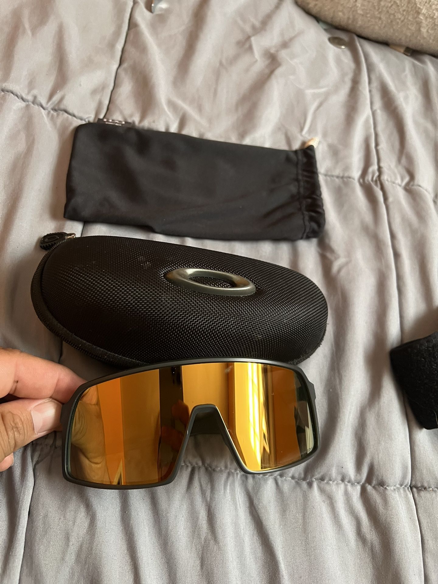 SUNGLASSES OAKLEY