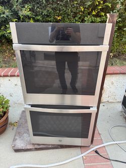 Electric. Wall oven