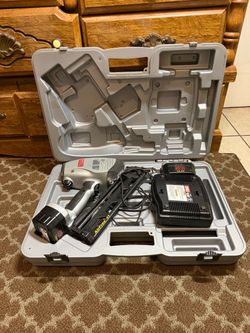 Cordless SENCO AirFree 41 Finish Nailer – Ready to Work – Complete Kit