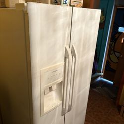 Frigidaire refrigerator 