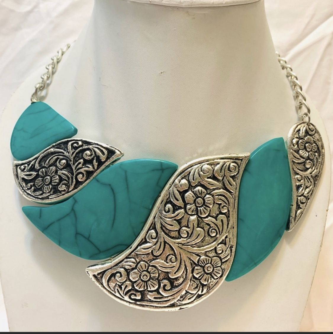 Choker Necklace