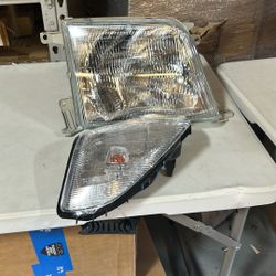 Passenger Right Headlight & Corner Lamp 1996–2002 Toyota Land Cruiser Prado