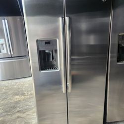GE Side-By-Side Fridge 