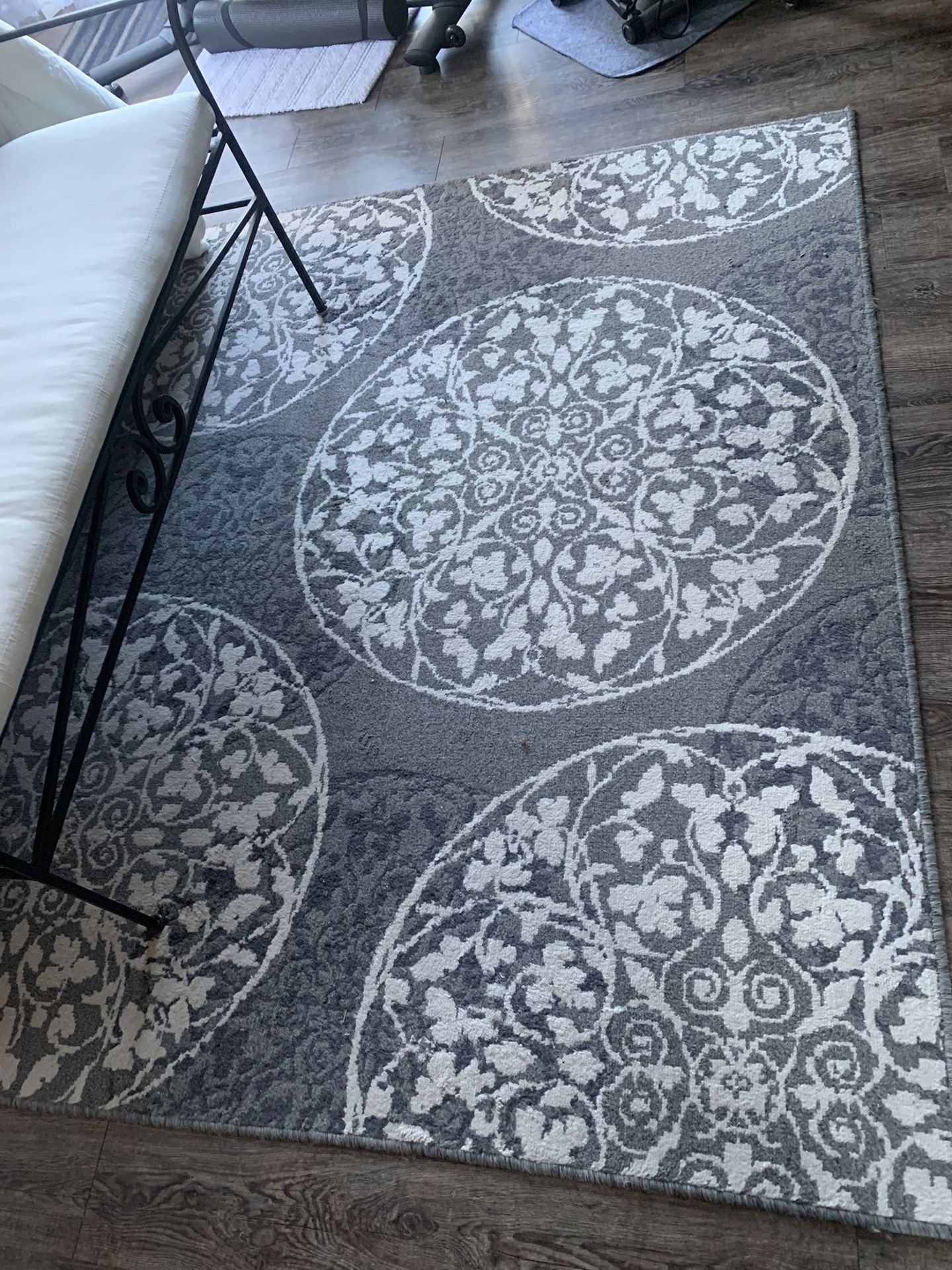 Rug 4.5x5.5. Gray 