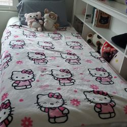 🛏️ Twin Bed for Sale - Excellent Condition! 🌟