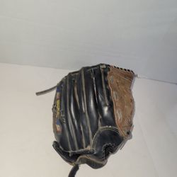 Wilson Baseball Glove 11in