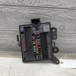 2020 Chevy Camaro SS 6.2L TRUNK FUSE BOX