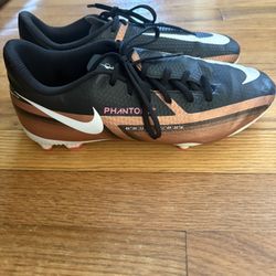 Youth Size 6 Nike Soccer cleats